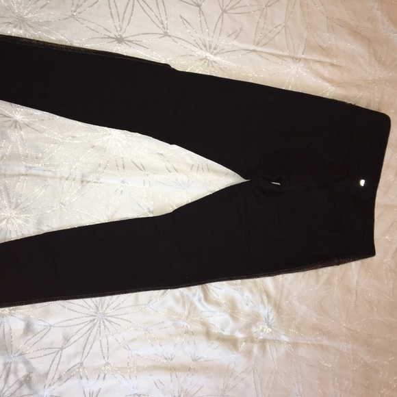 Lululemon Wunder Under Leggings - Picture 3 of 5